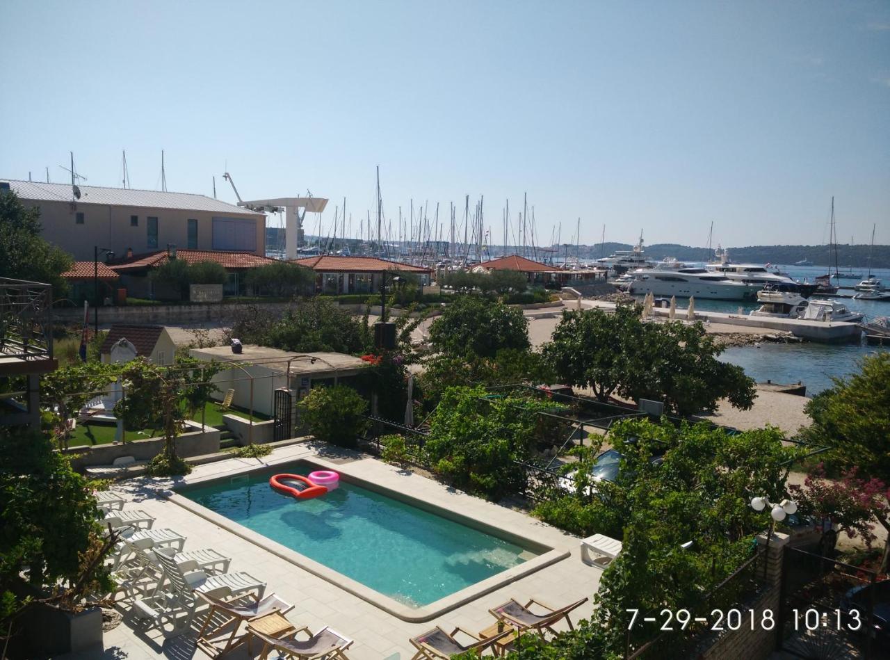 Apartments Gina Trogir Exterior photo